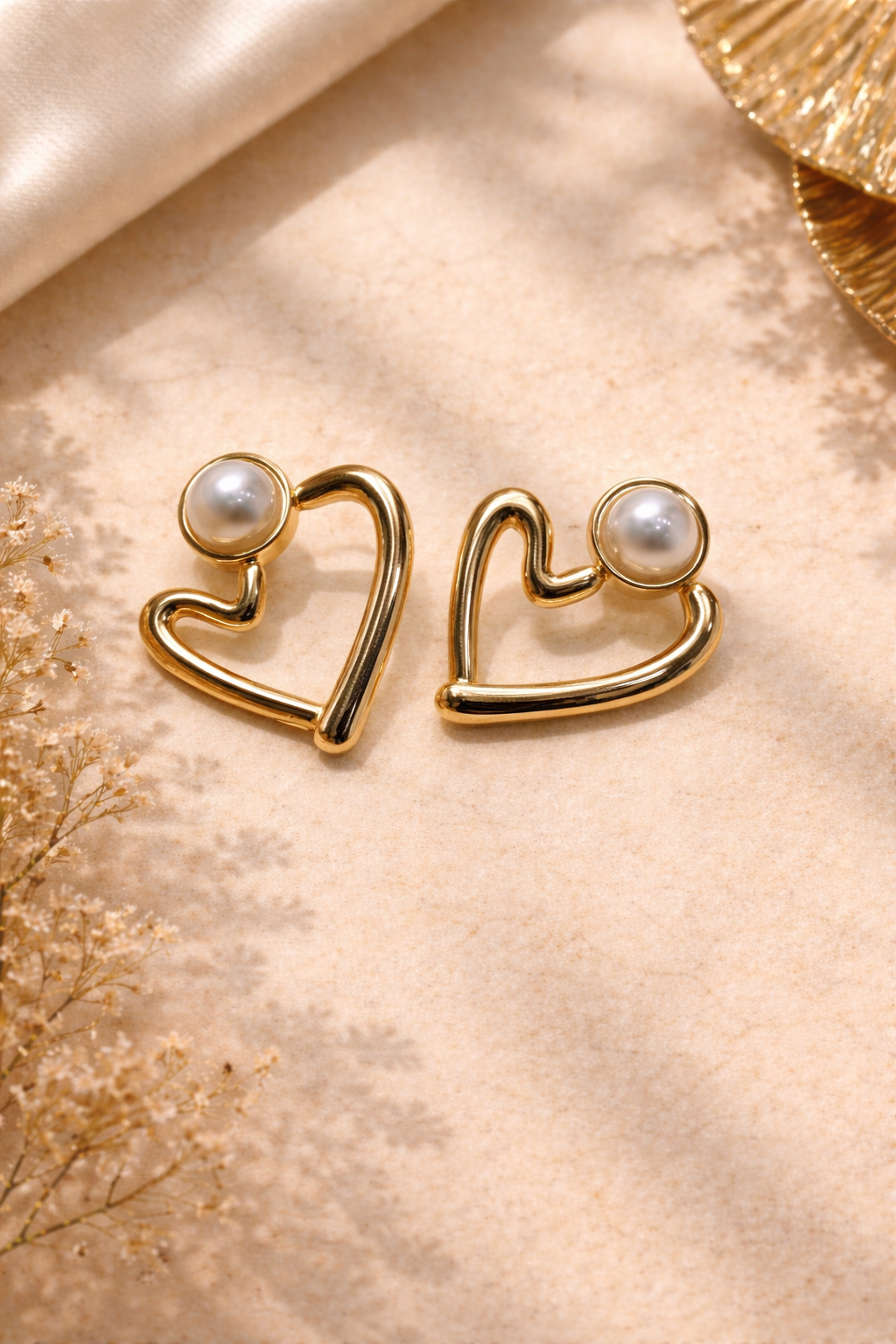 Heart pearl earrings